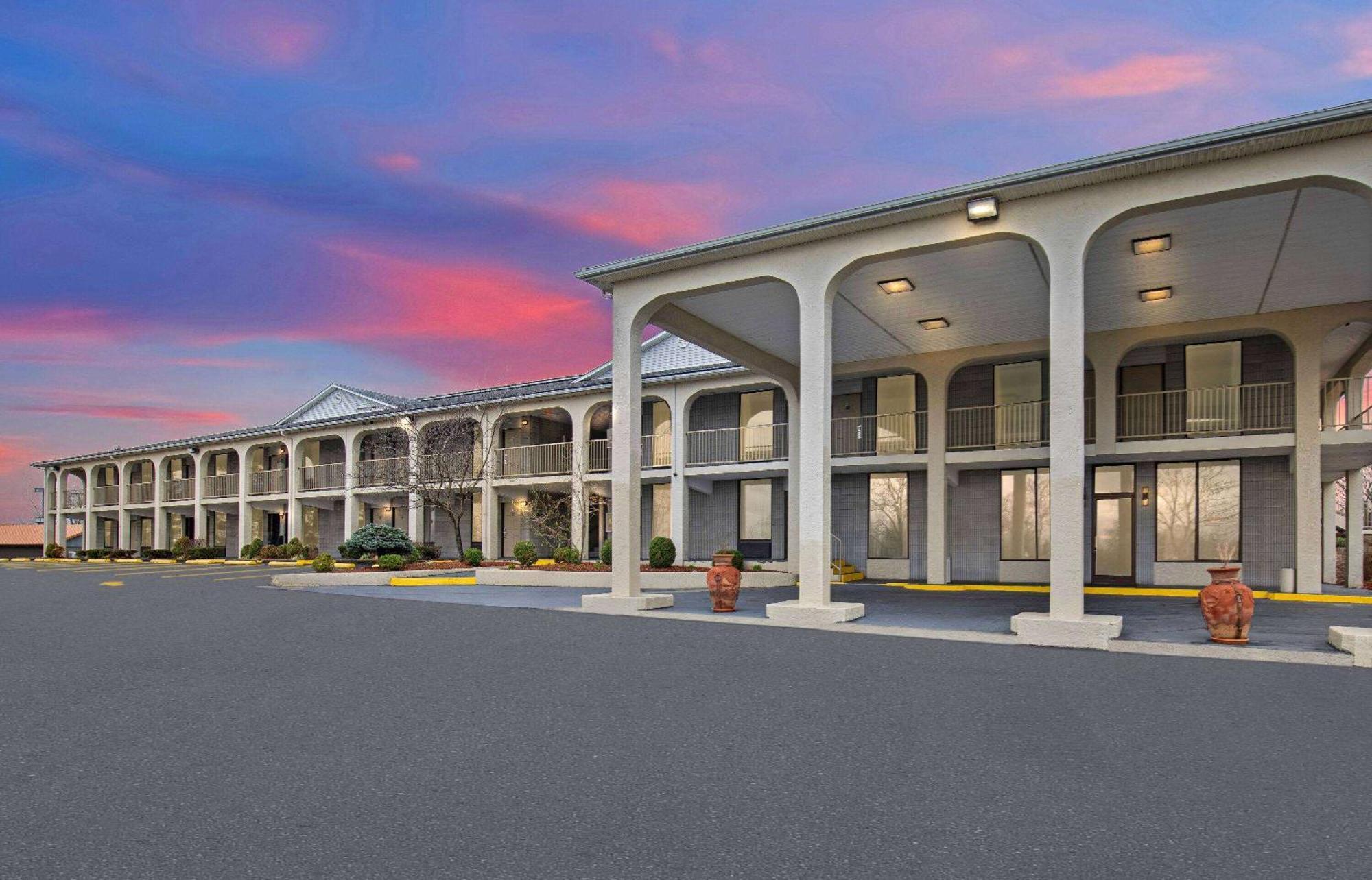 Days Inn By Wyndham Columbia Kentucky Экстерьер фото