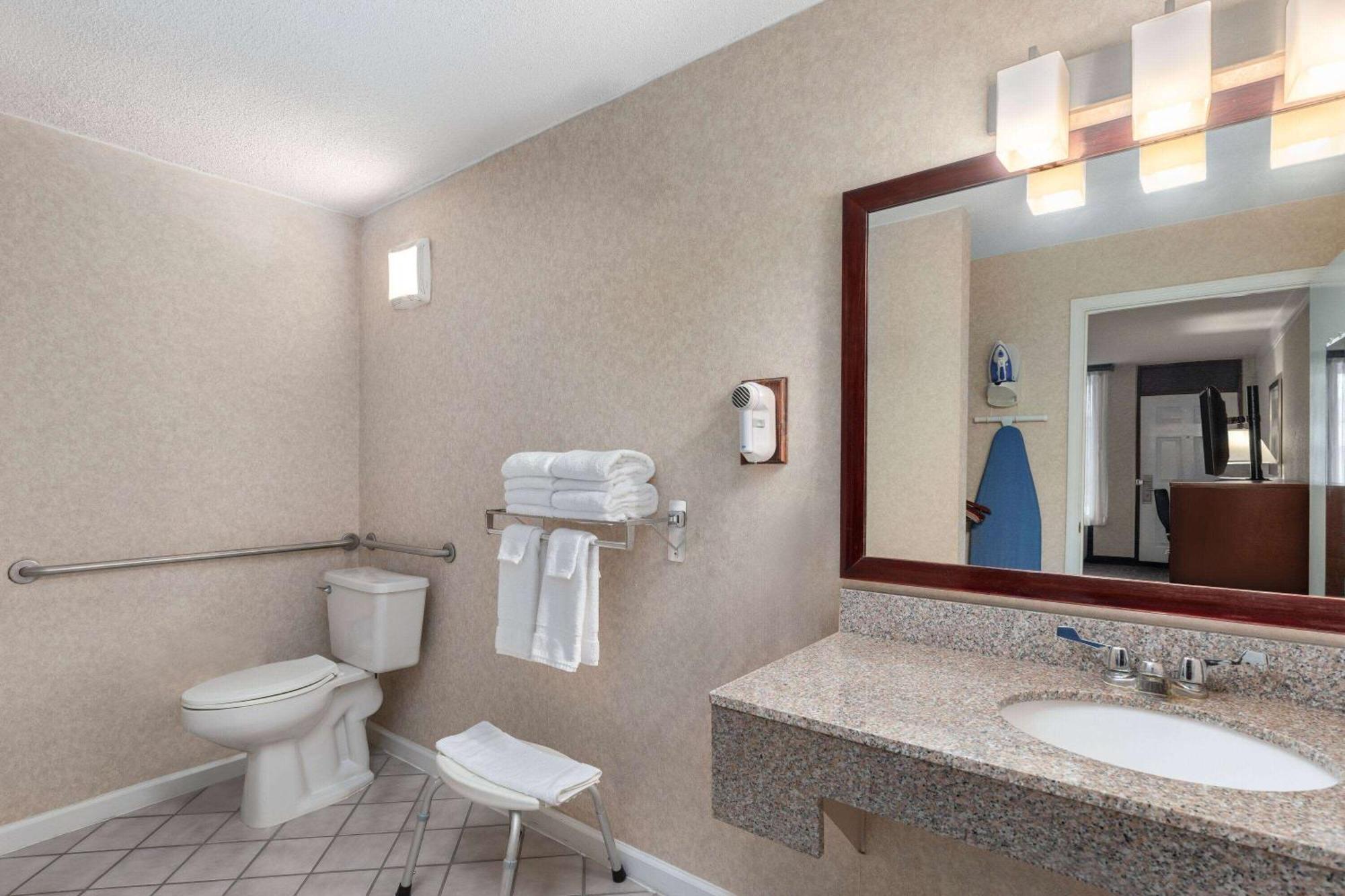 Days Inn By Wyndham Columbia Kentucky Экстерьер фото
