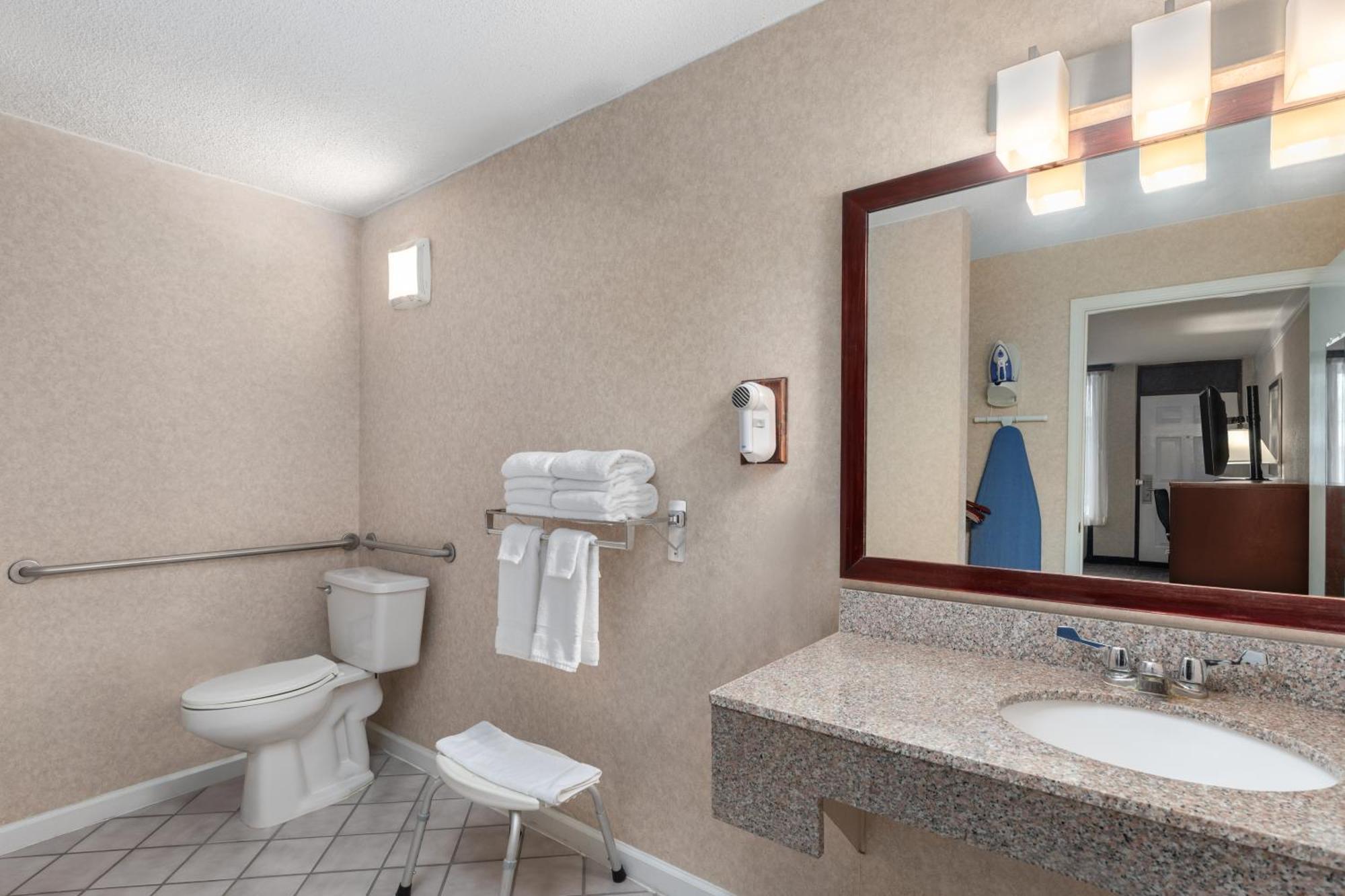 Days Inn By Wyndham Columbia Kentucky Экстерьер фото